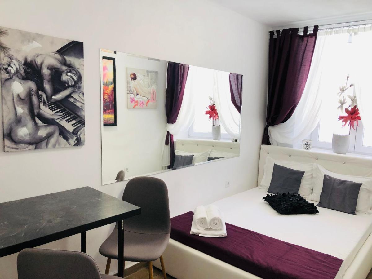 Central Petit Room Brașov Exterior foto